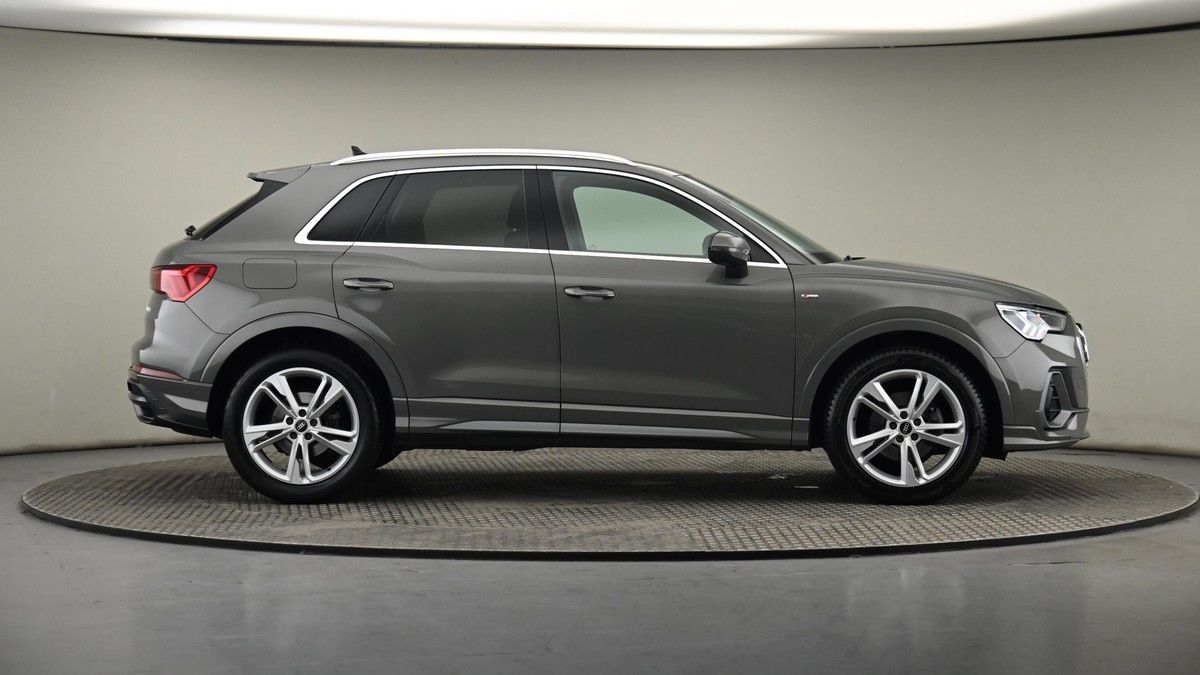 Audi Q3 Image 27