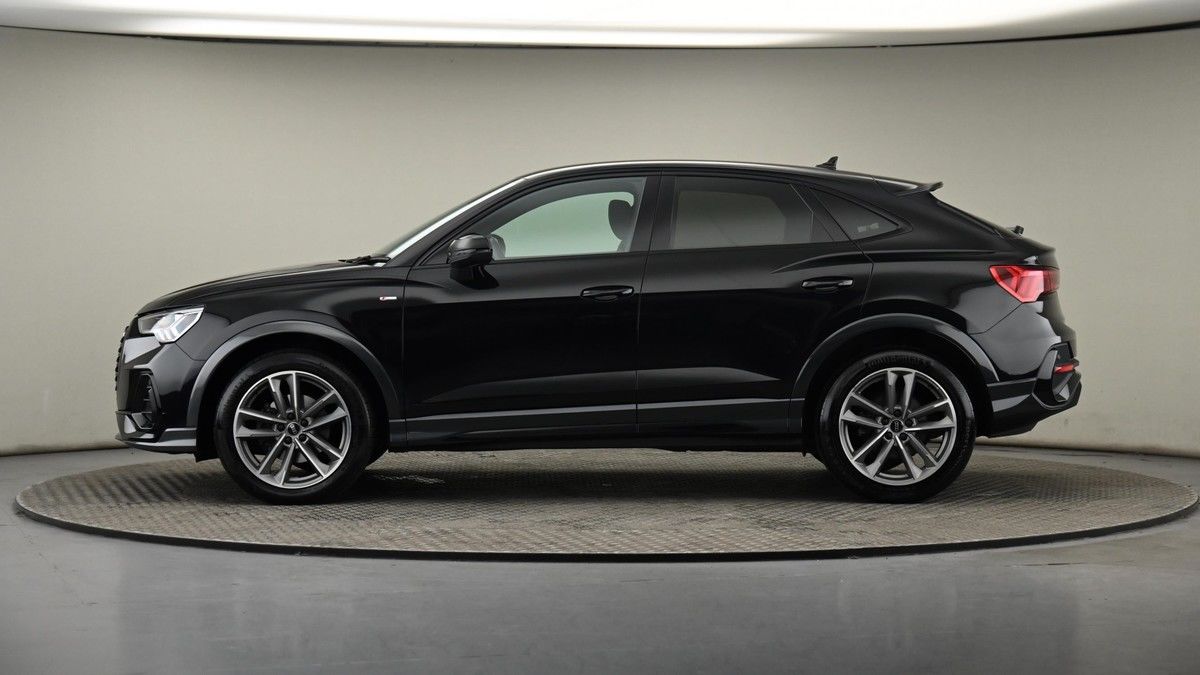 Audi Q3 Image 22