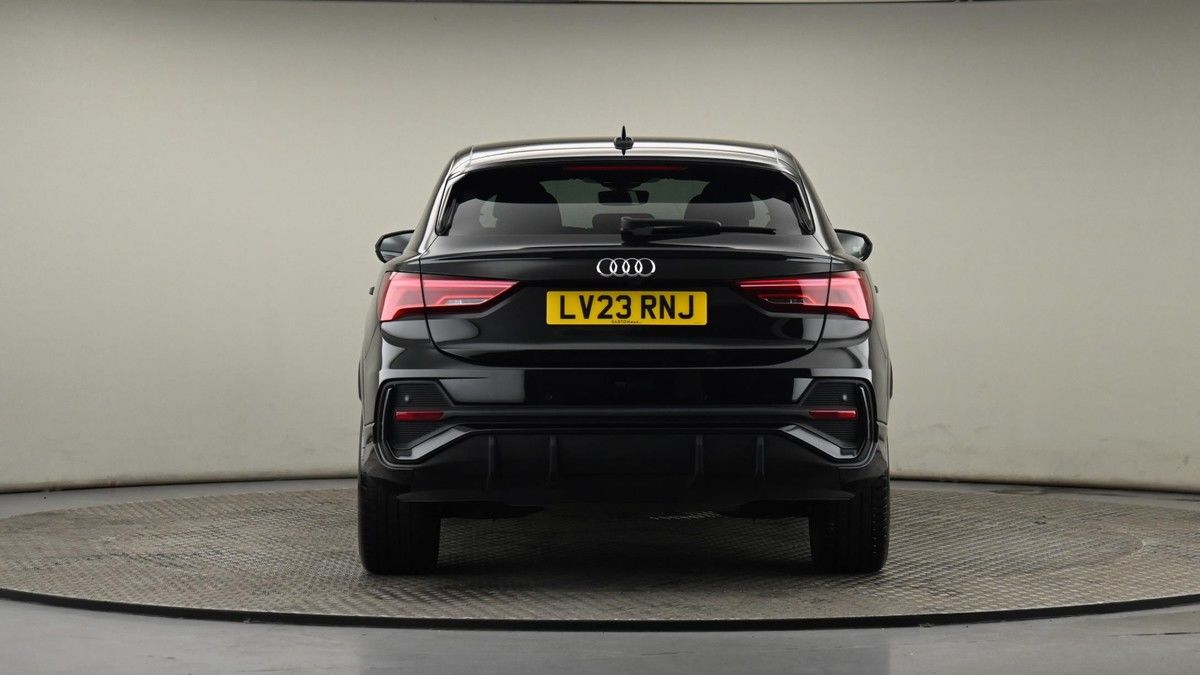 Audi Q3 Image 24