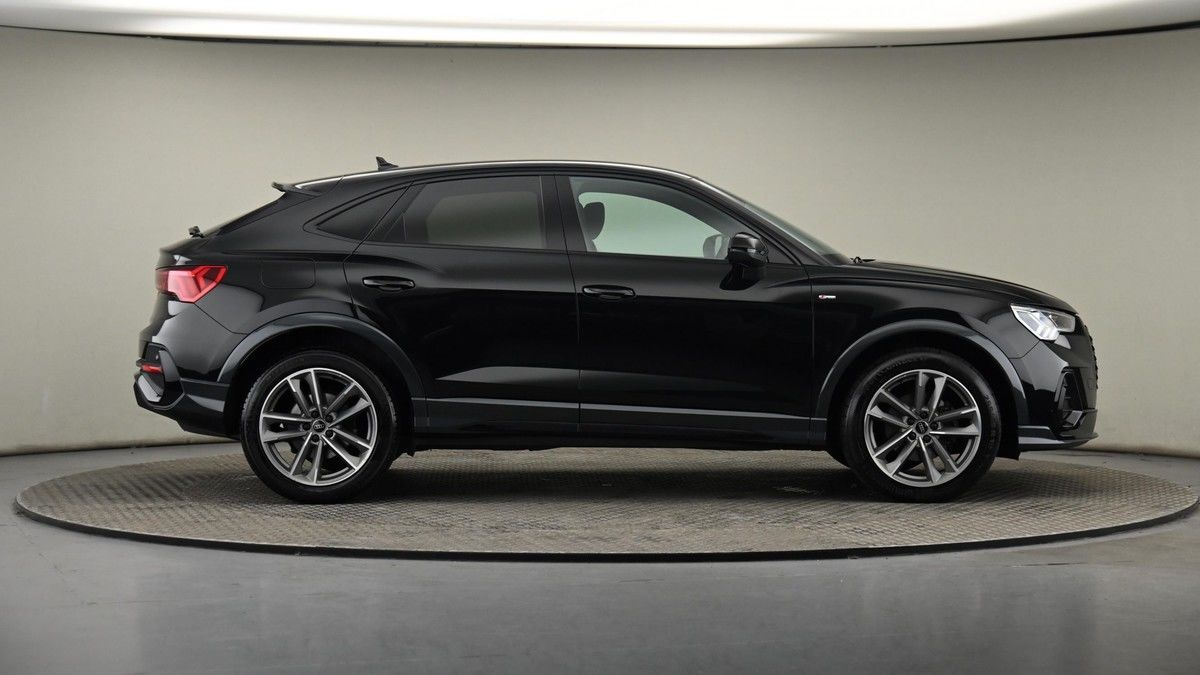 Audi Q3 Image 26