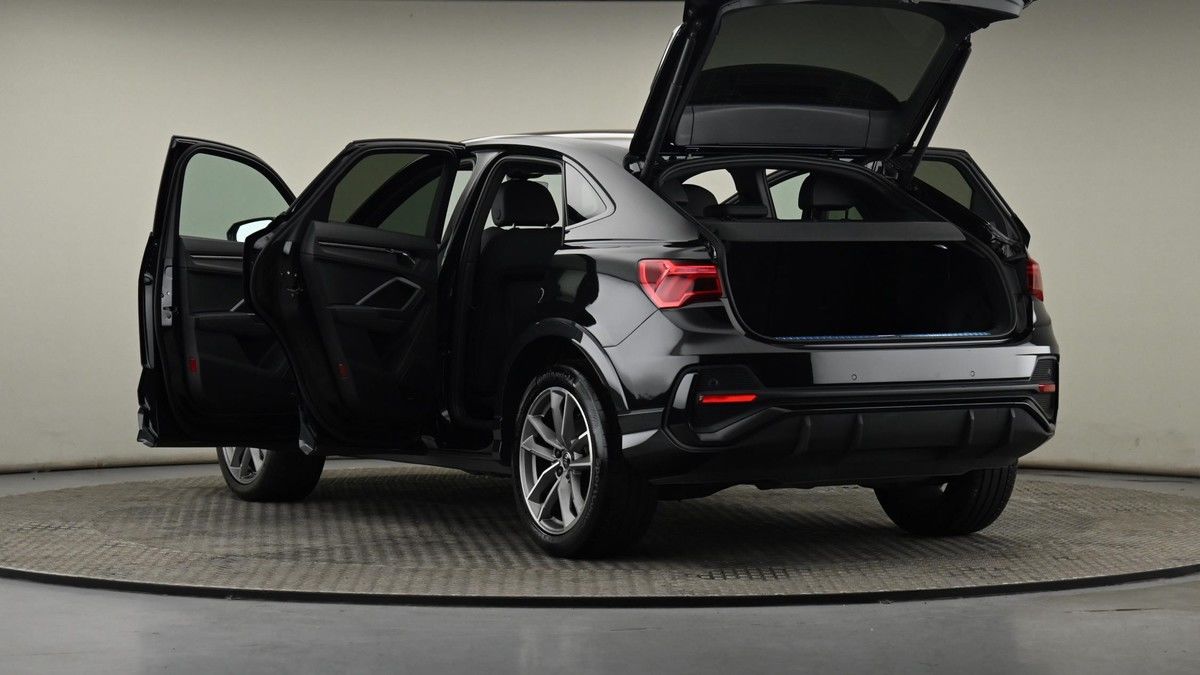 Audi Q3 Image 28