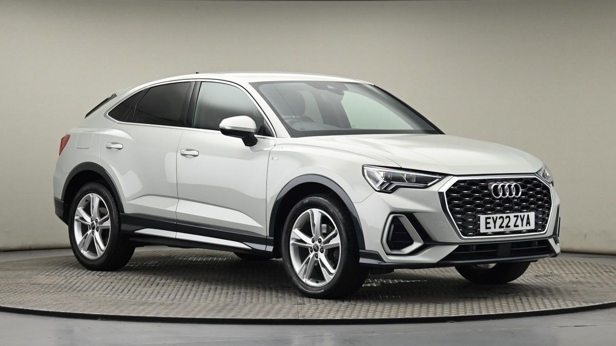 Audi Q3 Image 20