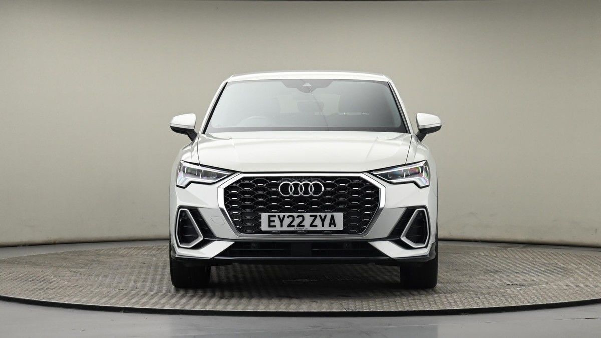 Audi Q3 Image 21