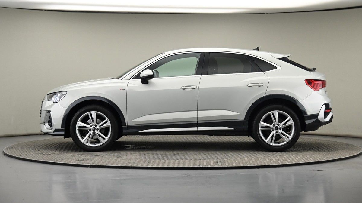 Audi Q3 Image 23