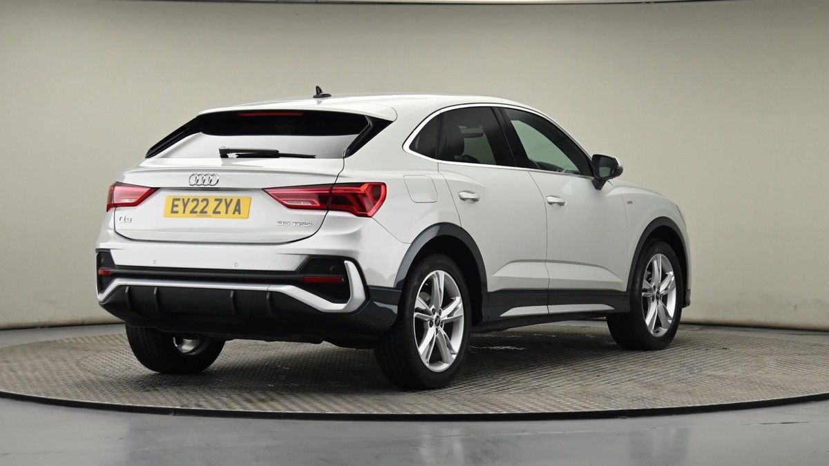 Audi Q3 Image 26