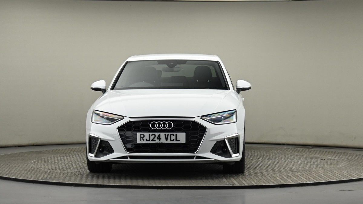 Audi A4 Image 21