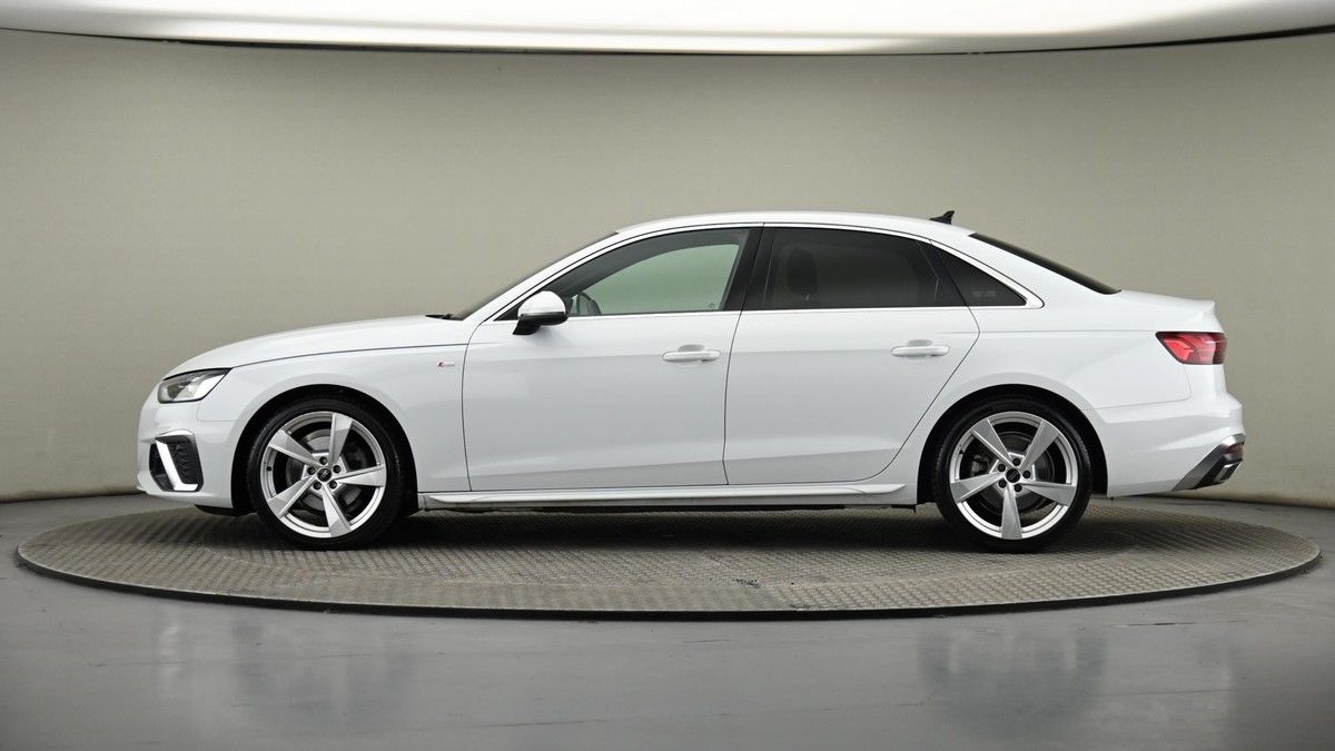 Audi A4 Image 23
