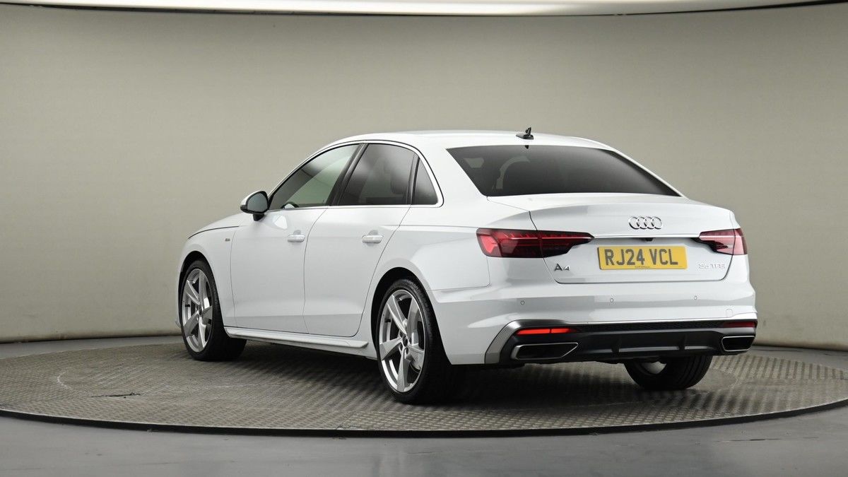 Audi A4 Image 24