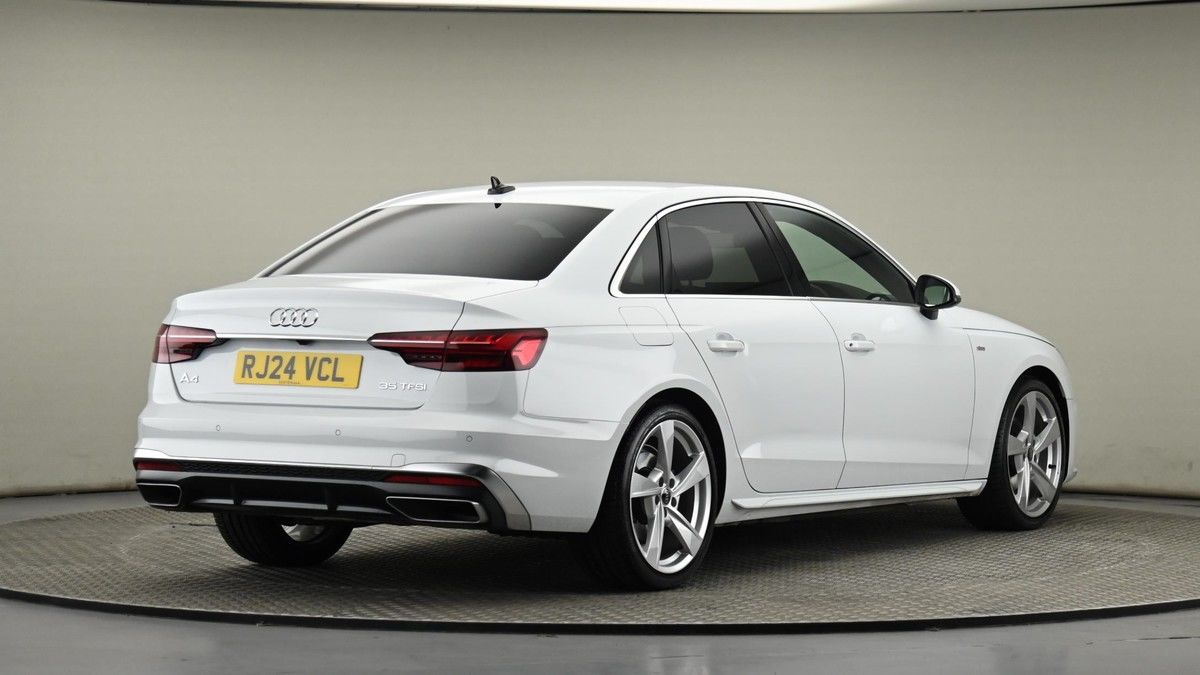 Audi A4 Image 26