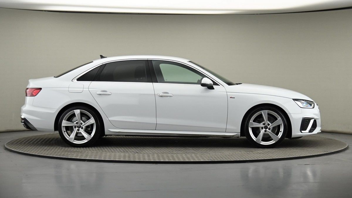 Audi A4 Image 27