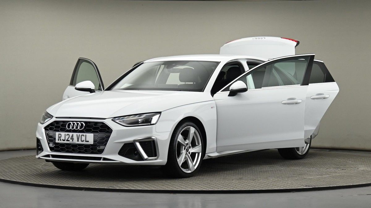 Audi A4 Image 28