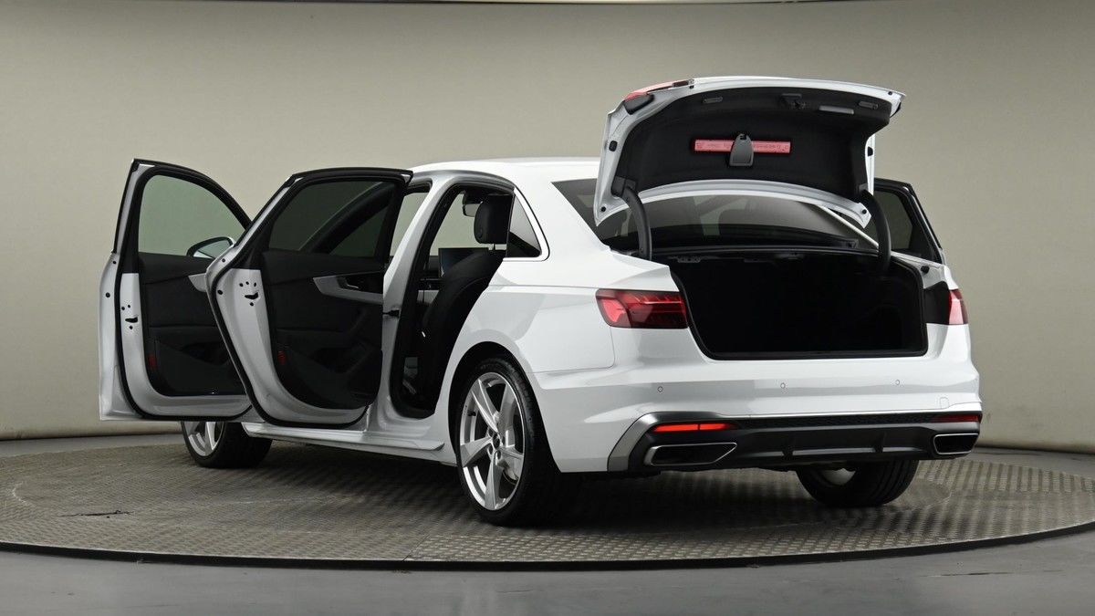 Audi A4 Image 29