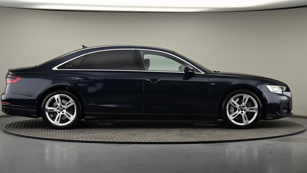Audi A8 Image 26