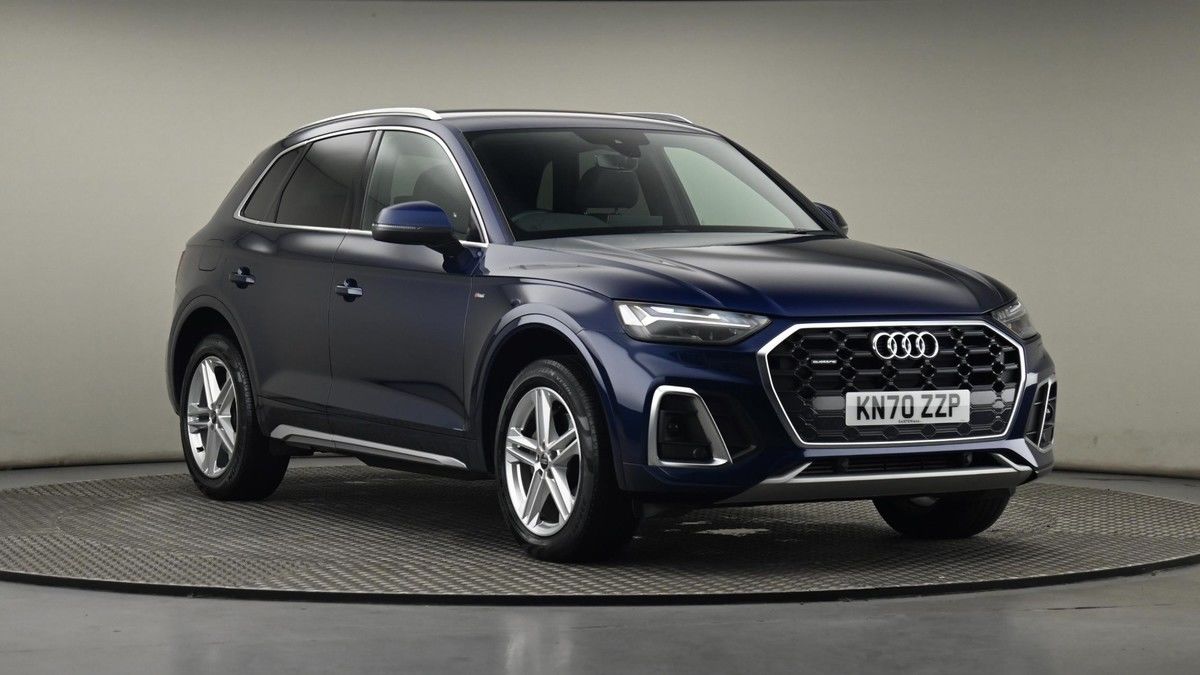 Audi Q5 Sticky Header Image
