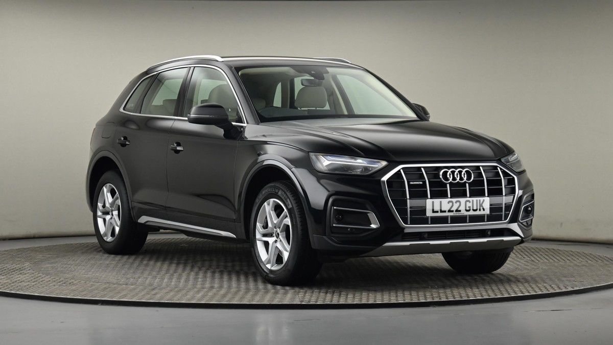 Audi Q5 Sticky Header Image