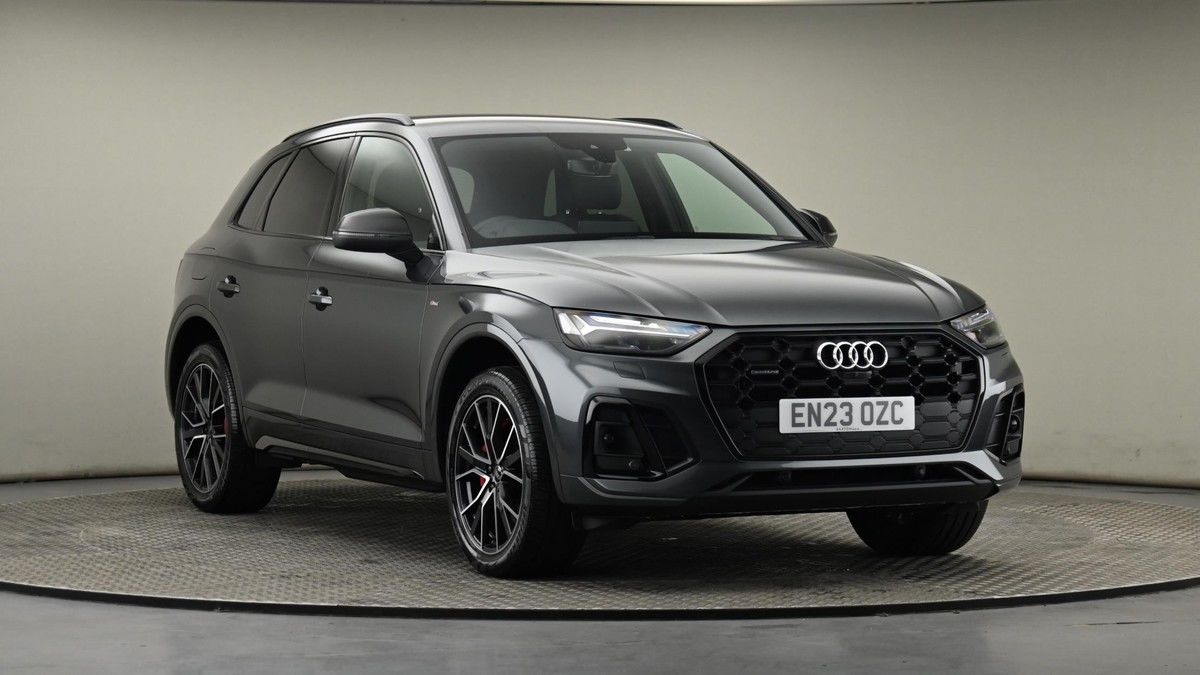 Audi Q5 Sticky Header Image