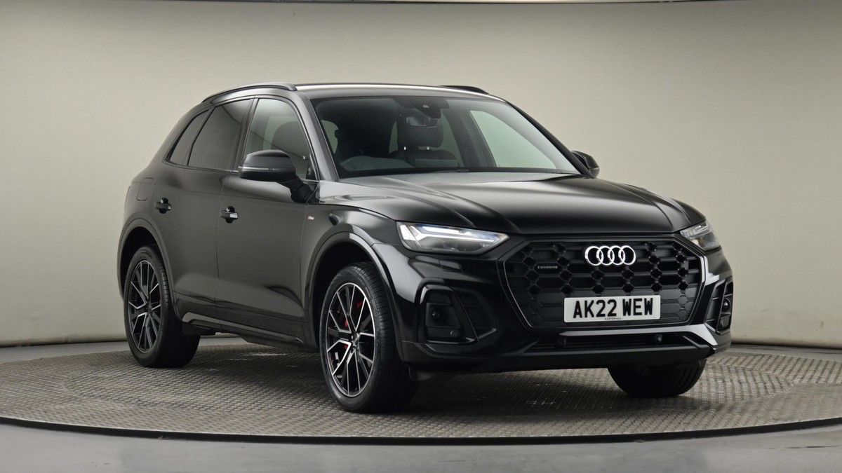 Audi Q5 Sticky Header Image