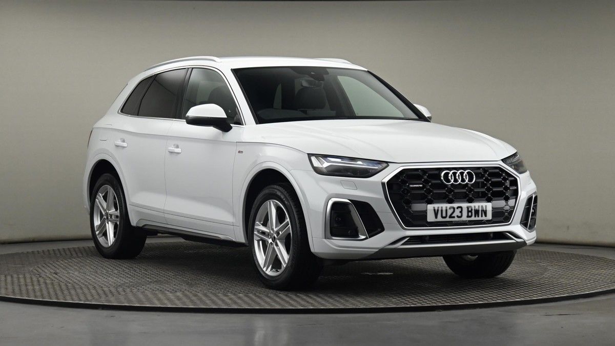 Audi Q5 Sticky Header Image