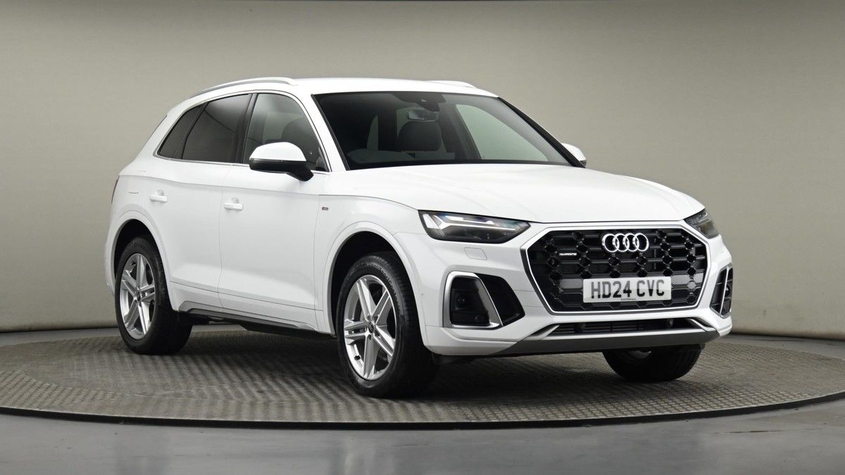 Audi Q5 Sticky Header Image