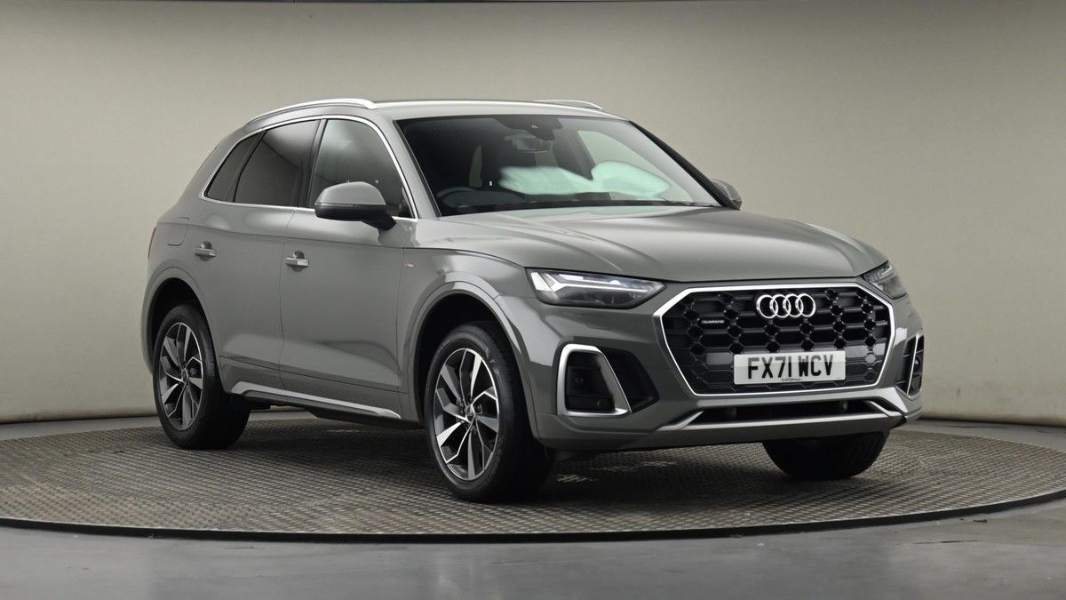 Audi Q5 Sticky Header Image