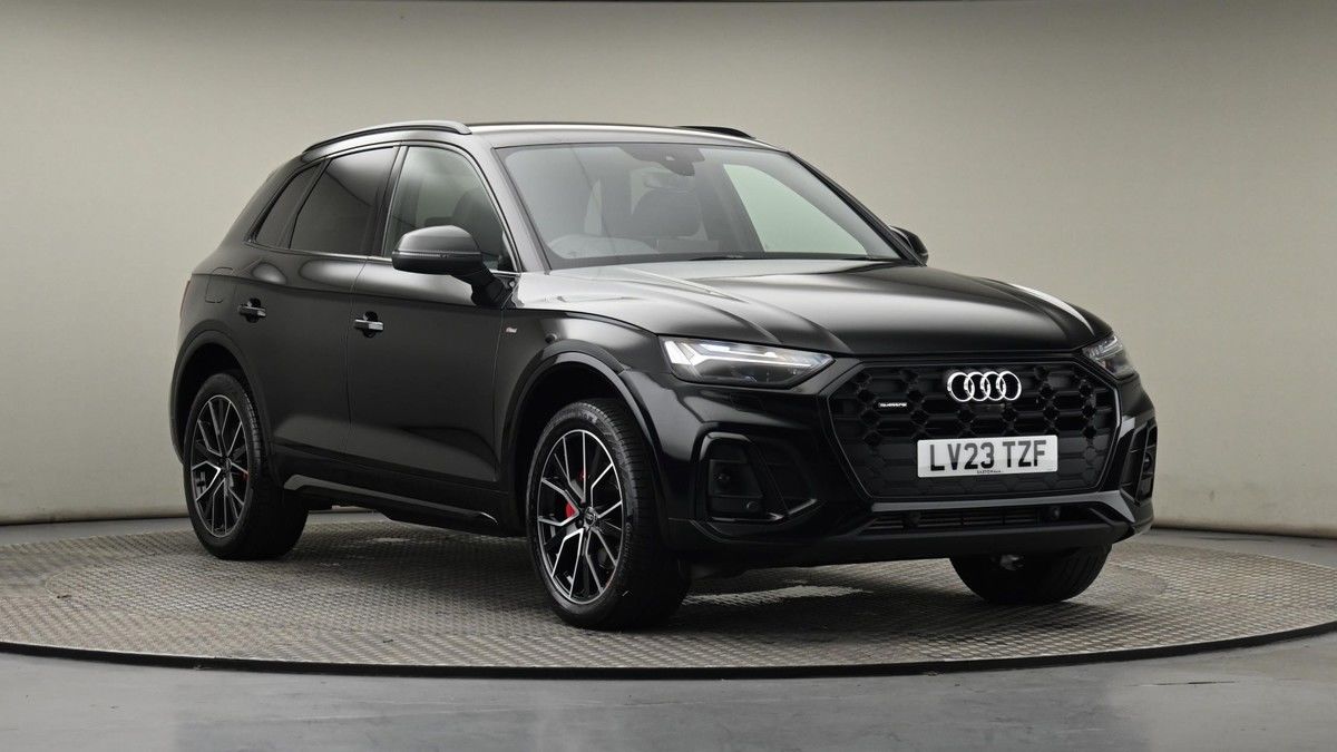 Audi Q5 Sticky Header Image