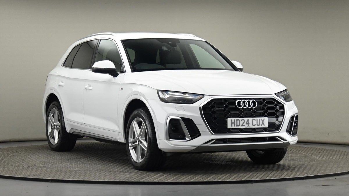 Audi Q5 Sticky Header Image