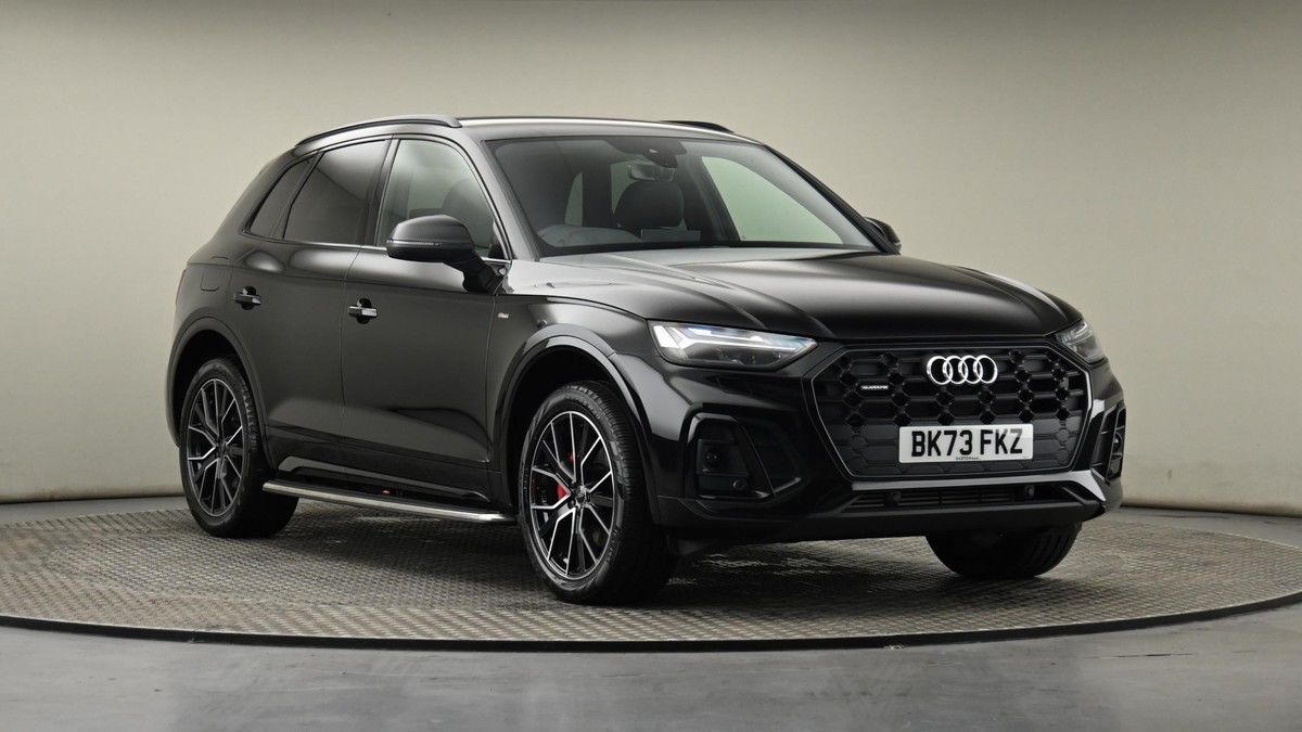 Audi Q5 Sticky Header Image