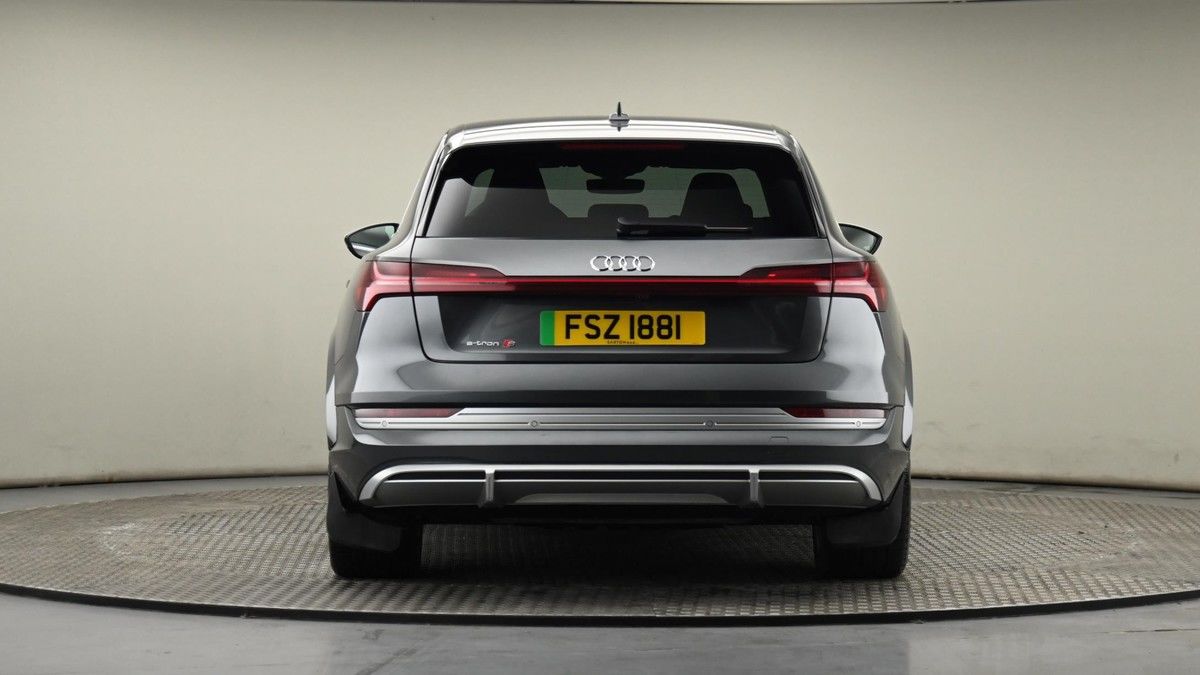 Audi e-tron S Image 24