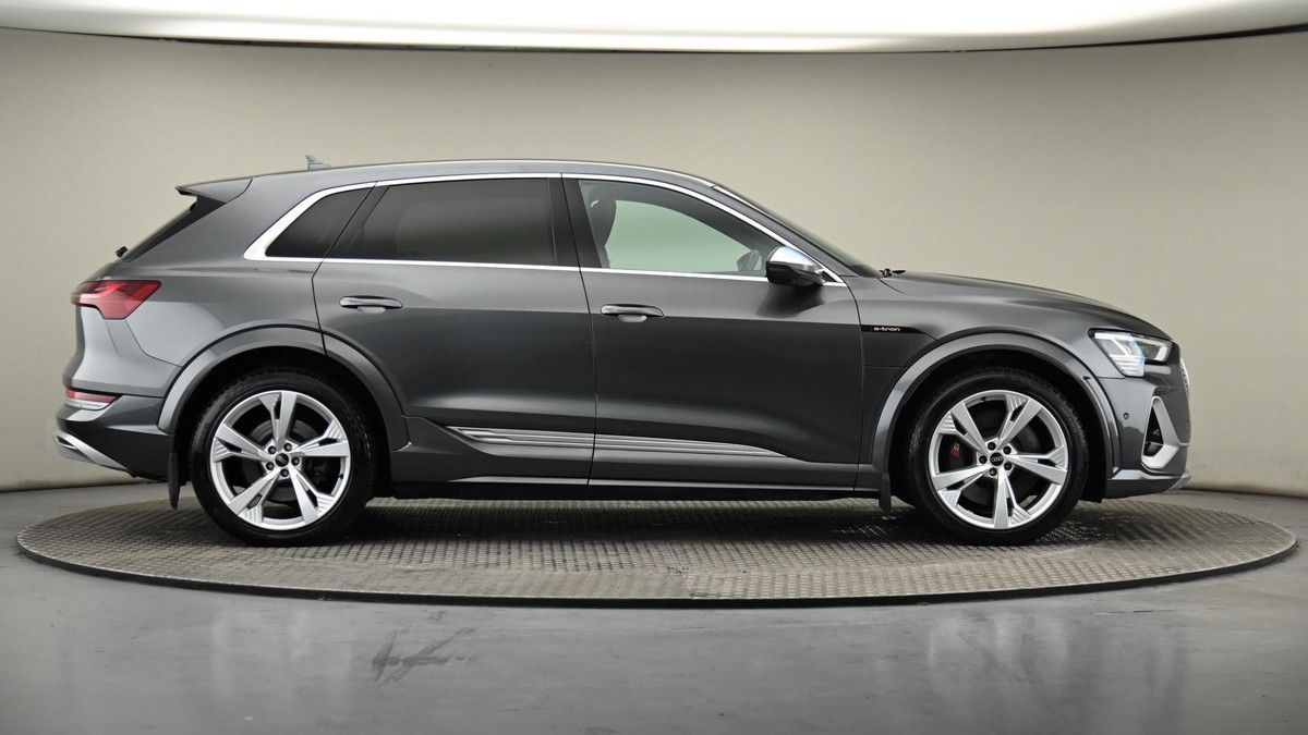 Audi e-tron S Image 26