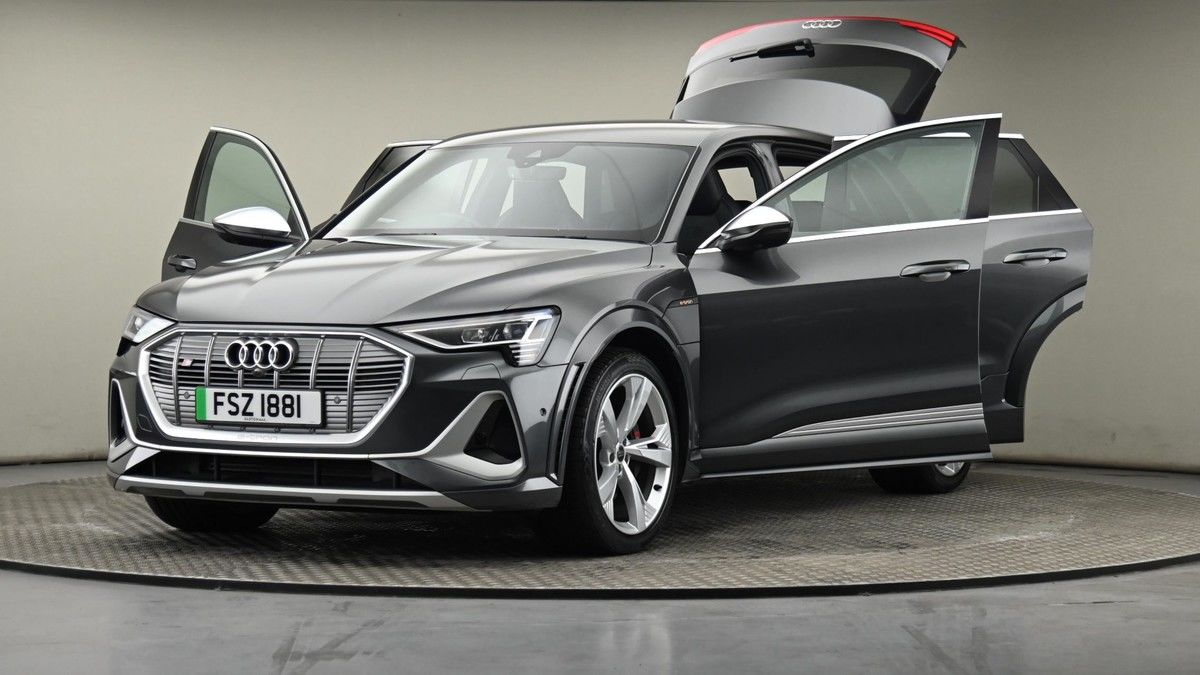 Audi e-tron S Image 27