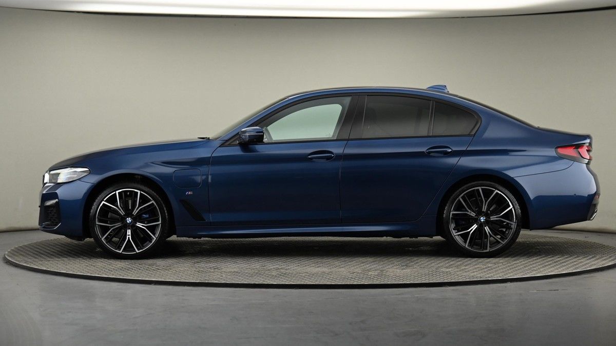 BMW 5 Series Image 23
