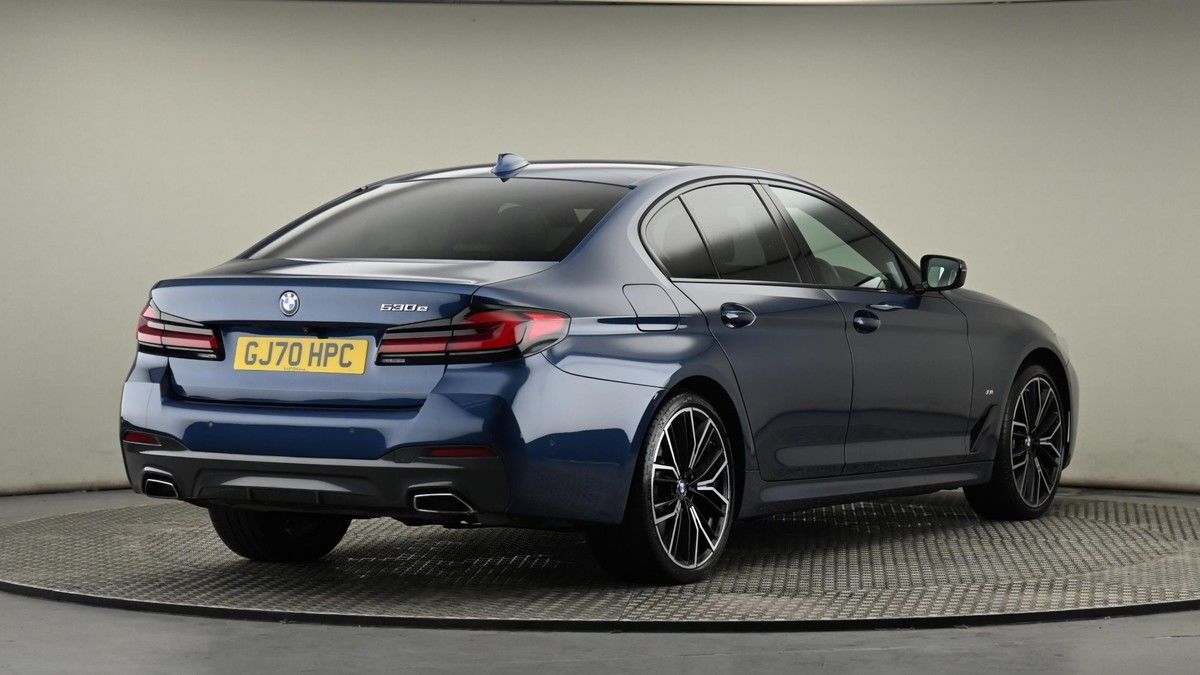 BMW 5 Series Image 26