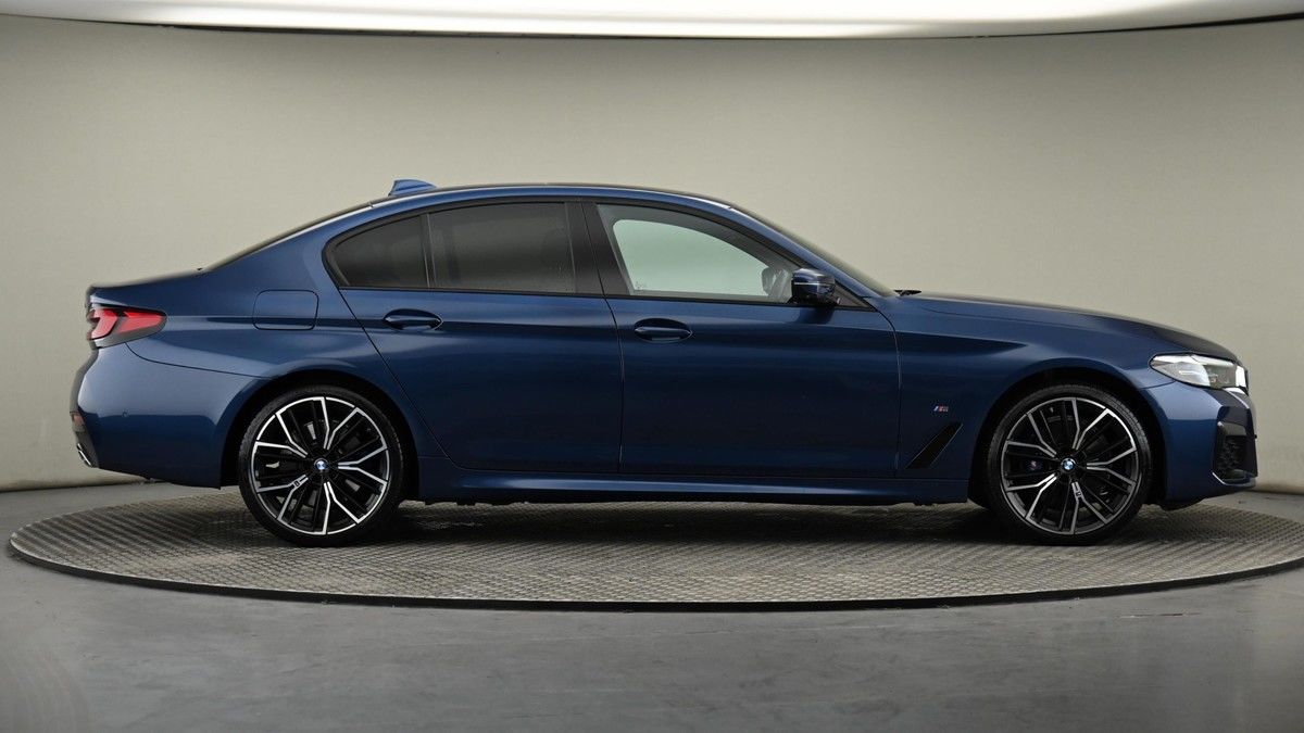 BMW 5 Series Image 27