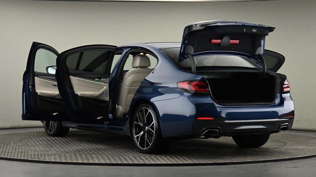 BMW 5 Series Image 29