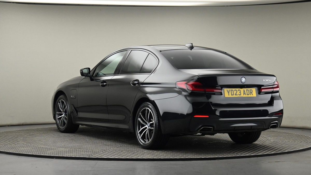 BMW 5 Series Image 24
