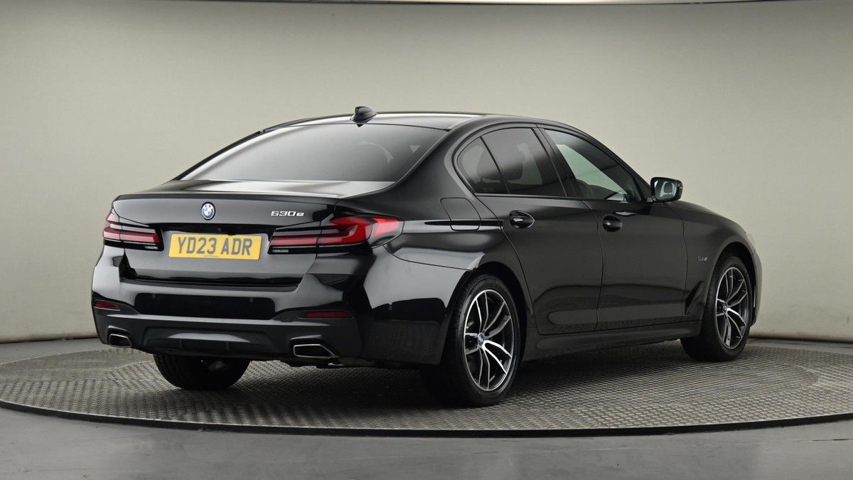 BMW 5 Series Image 26