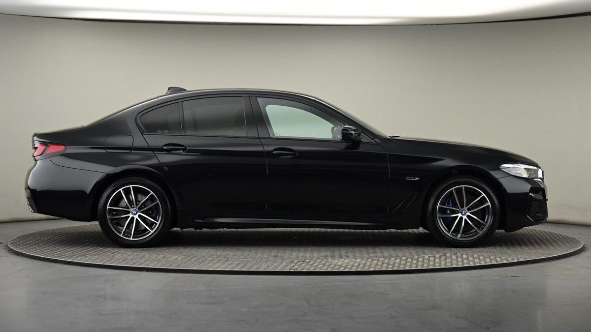 BMW 5 Series Image 27