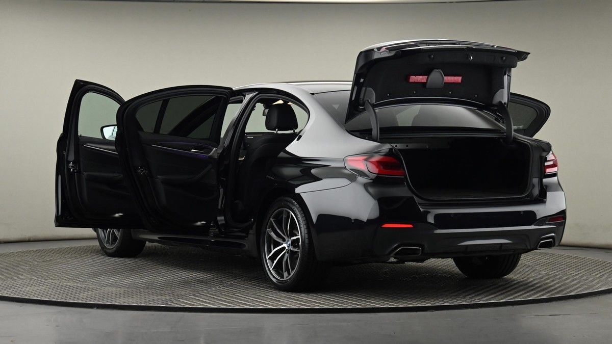 BMW 5 Series Image 29