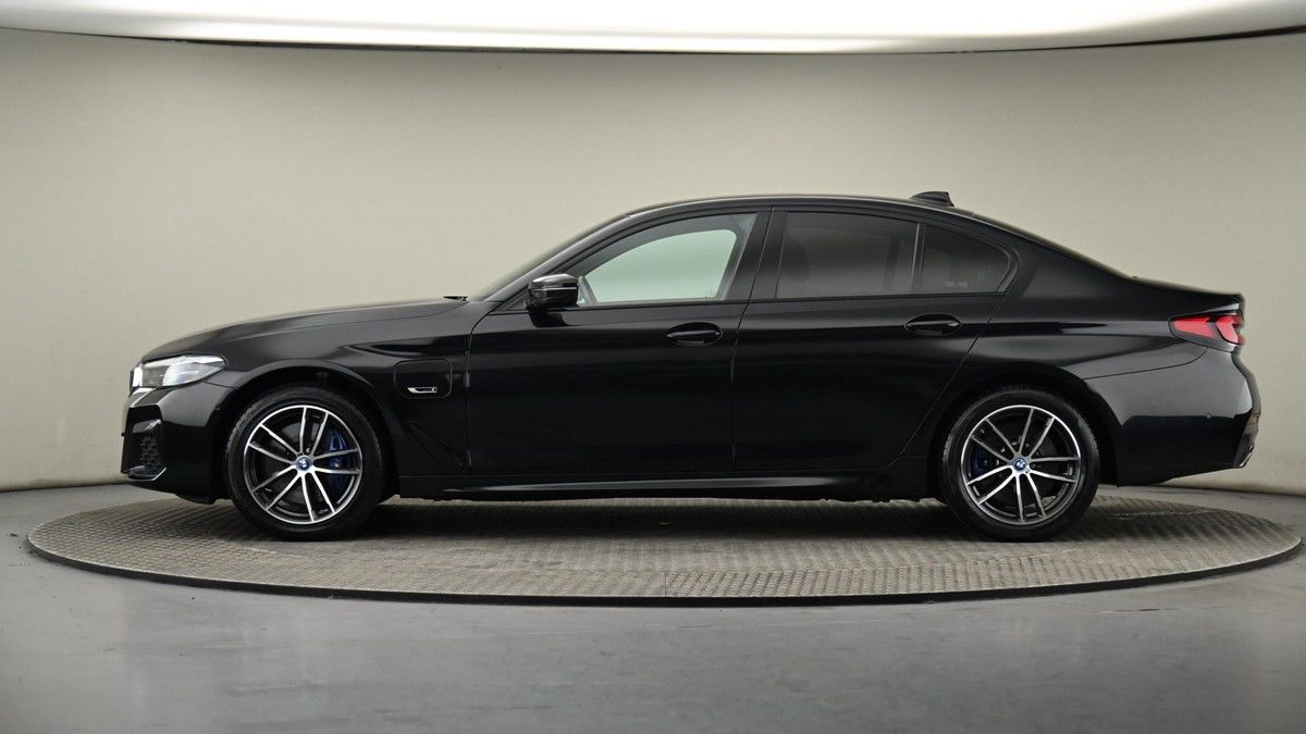 BMW 5 Series Image 23