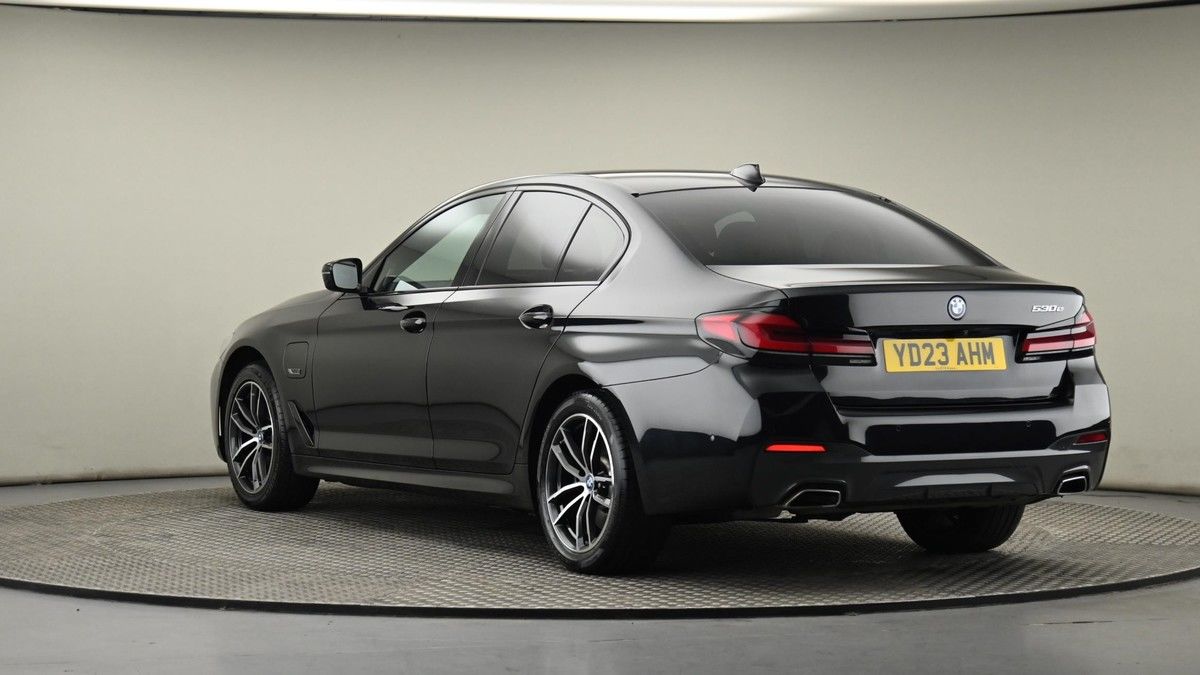 BMW 5 Series Image 24