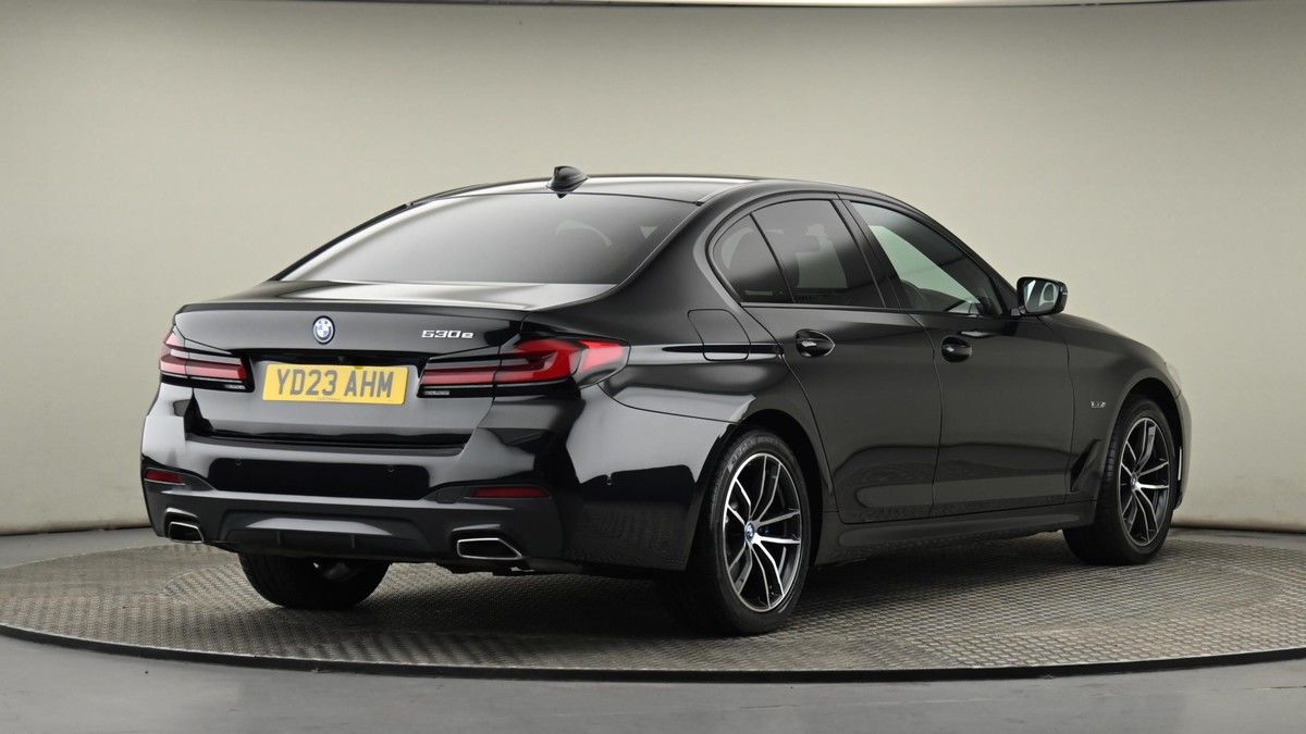 BMW 5 Series Image 26