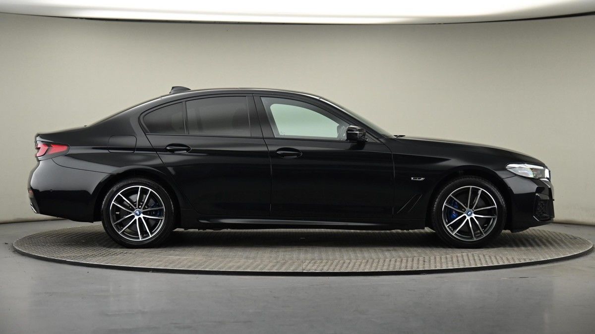 BMW 5 Series Image 27