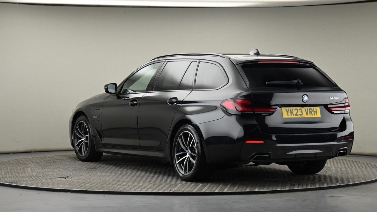 BMW 5 Series Image 24