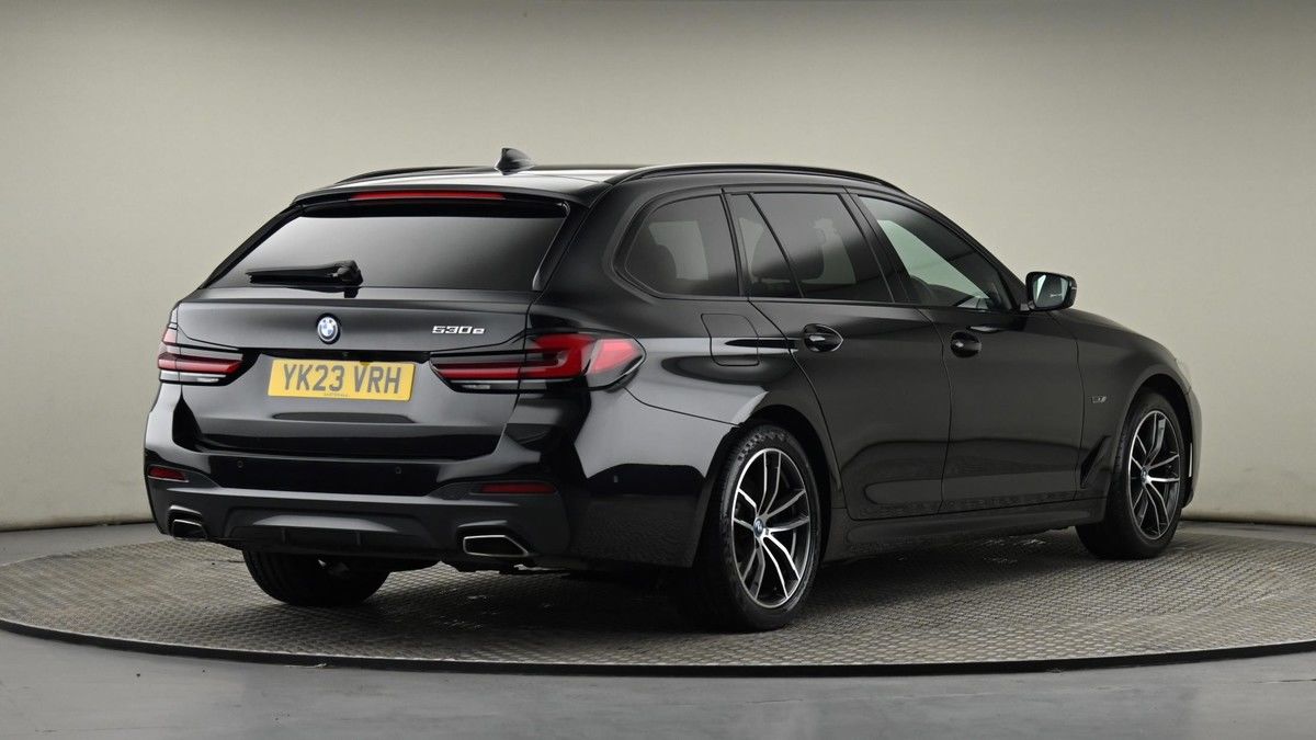 BMW 5 Series Image 26