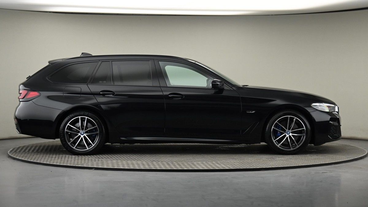 BMW 5 Series Image 27