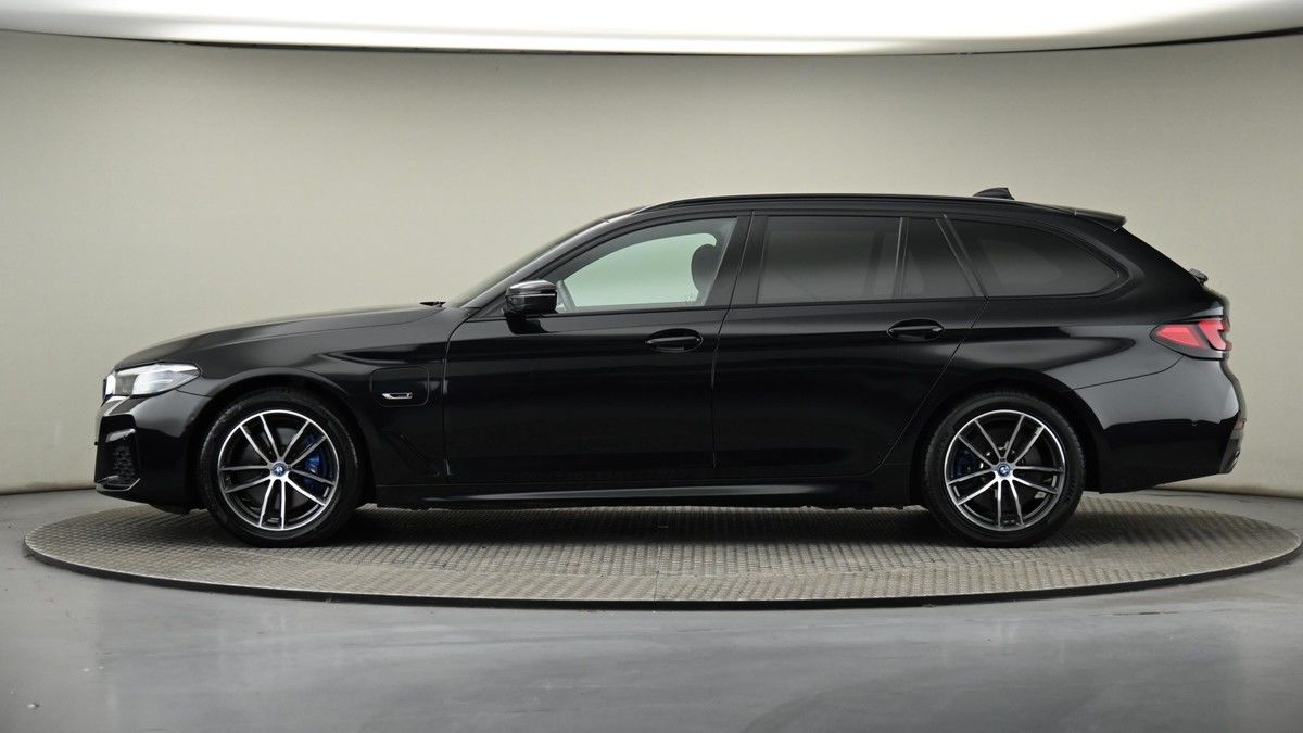 BMW 5 Series Image 23