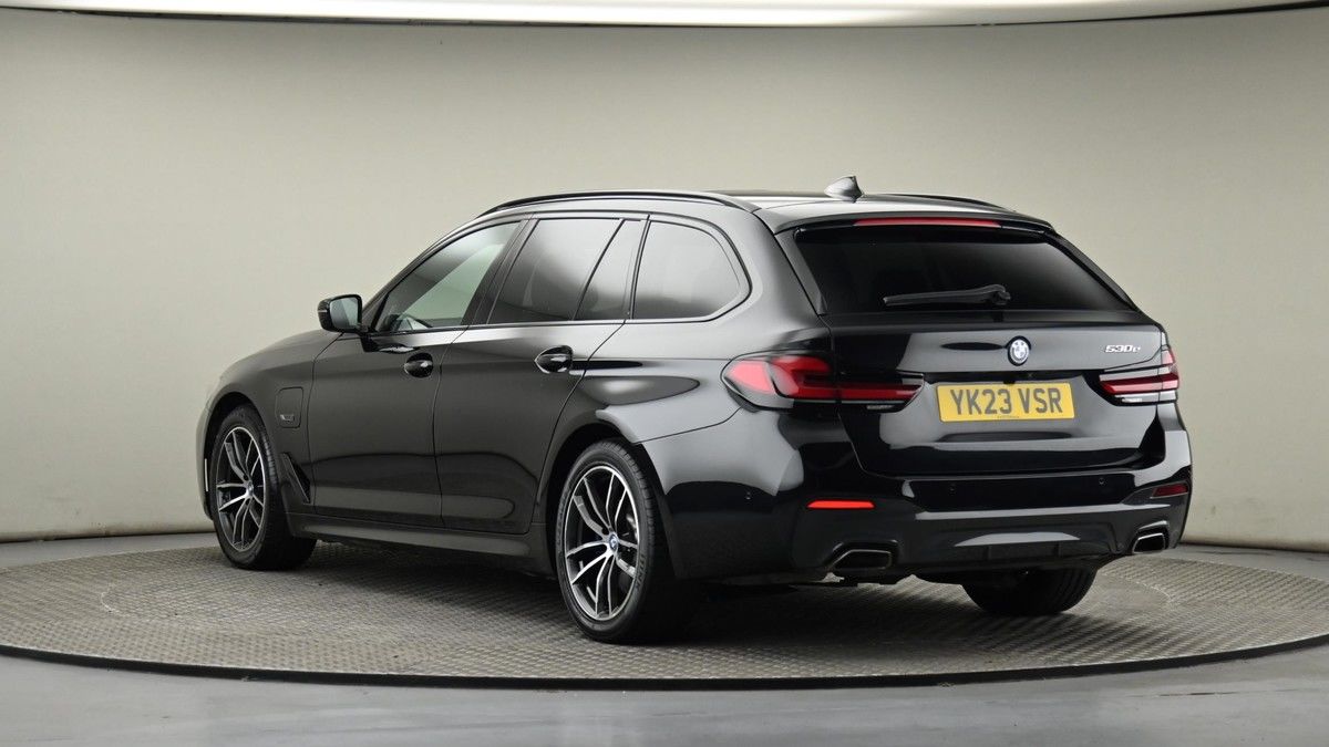 BMW 5 Series Image 24