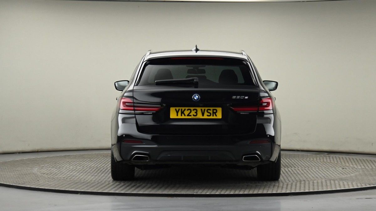 BMW 5 Series Image 25