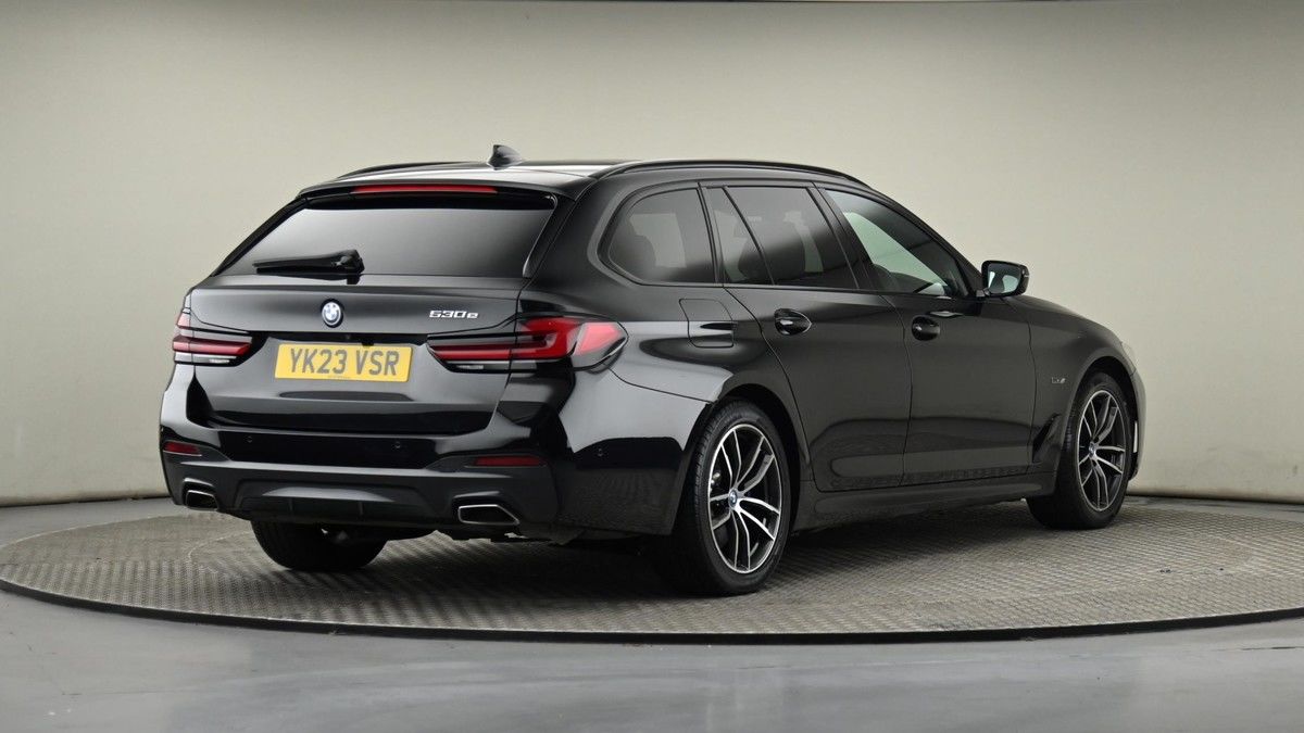 BMW 5 Series Image 26