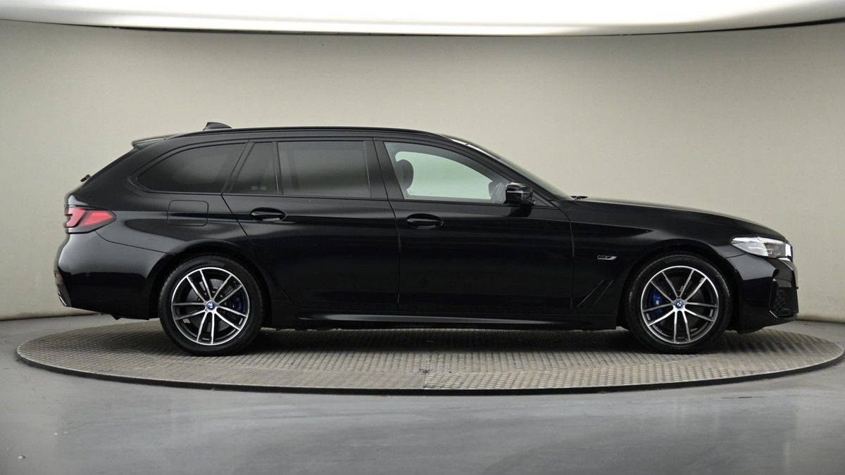 BMW 5 Series Image 27